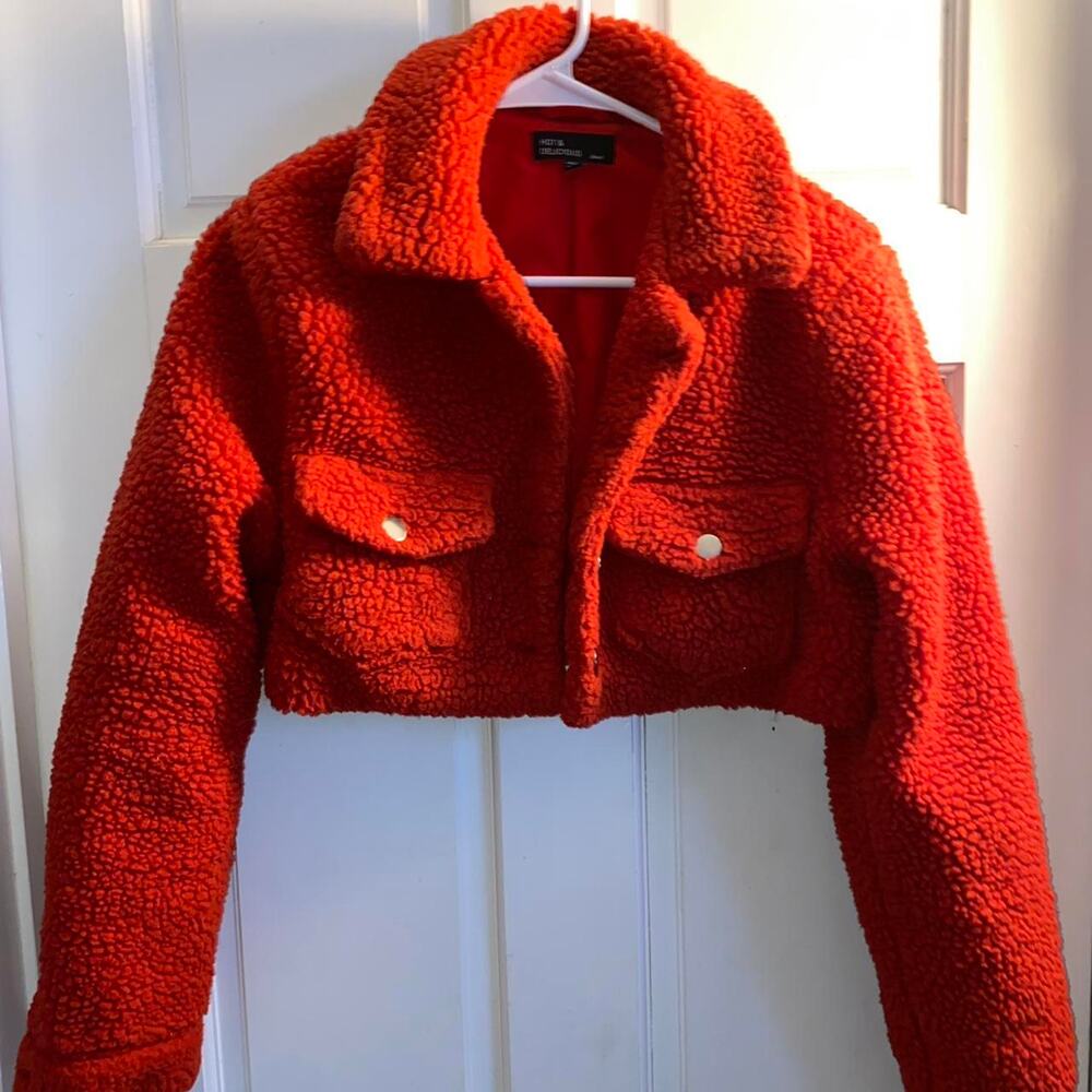 🔥 Warm & Stylish Cropped Fleece Jacket – Burnt Orange Perfection!